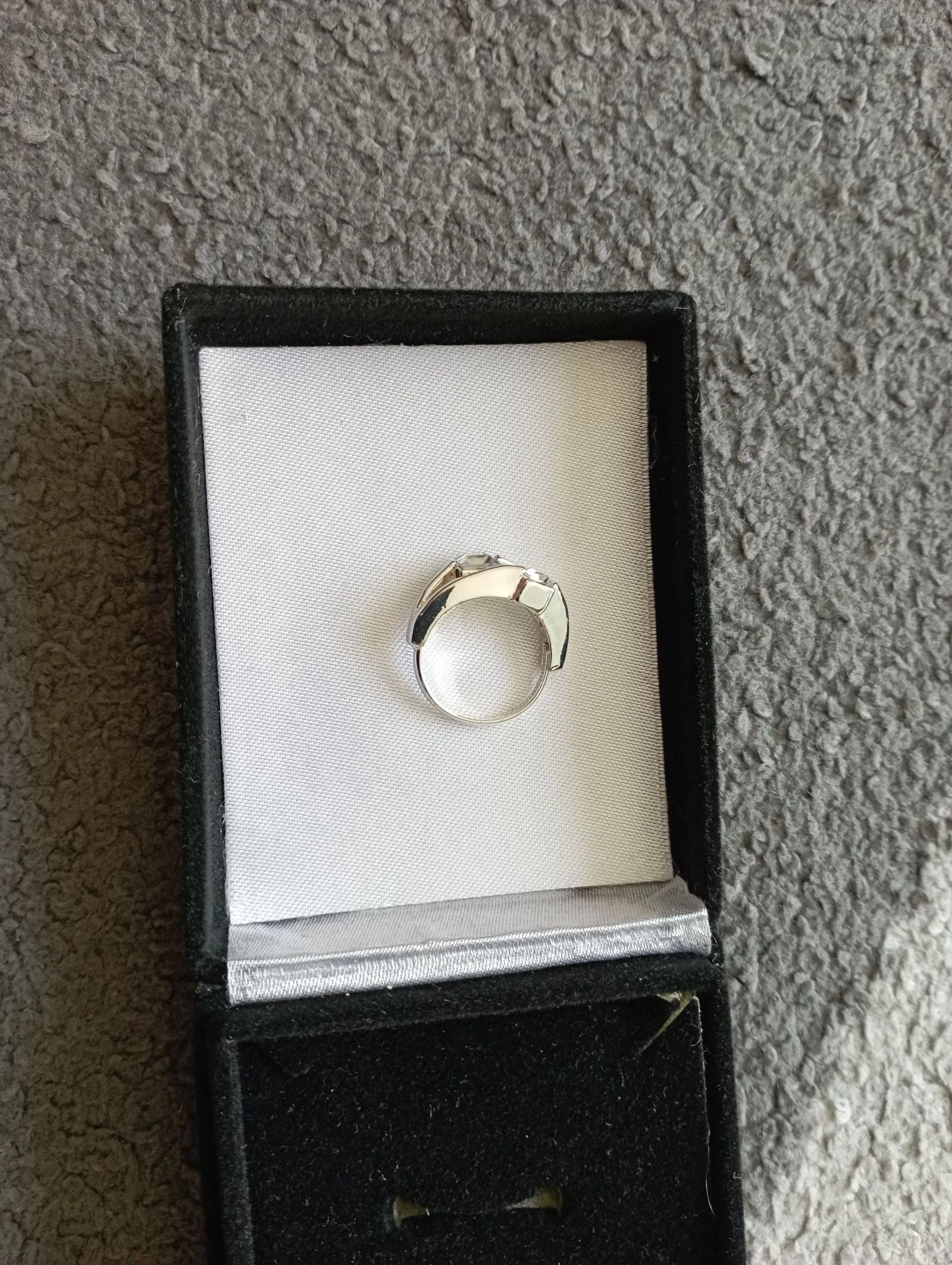 Anillo y colgante de bisutería – photo 3
